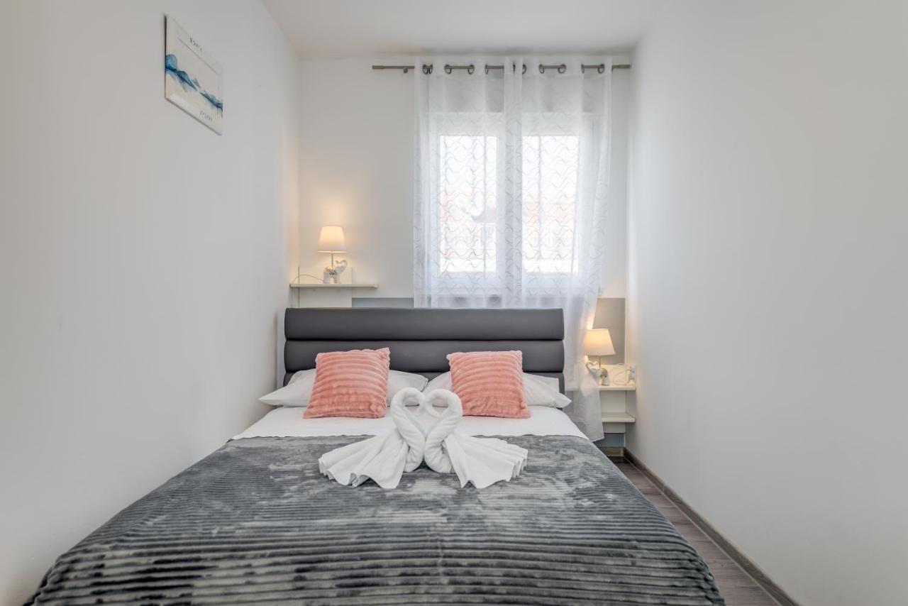 Summer Orchid - Spacious Duplex By The Beach & Ps5 Стобрек Экстерьер фото