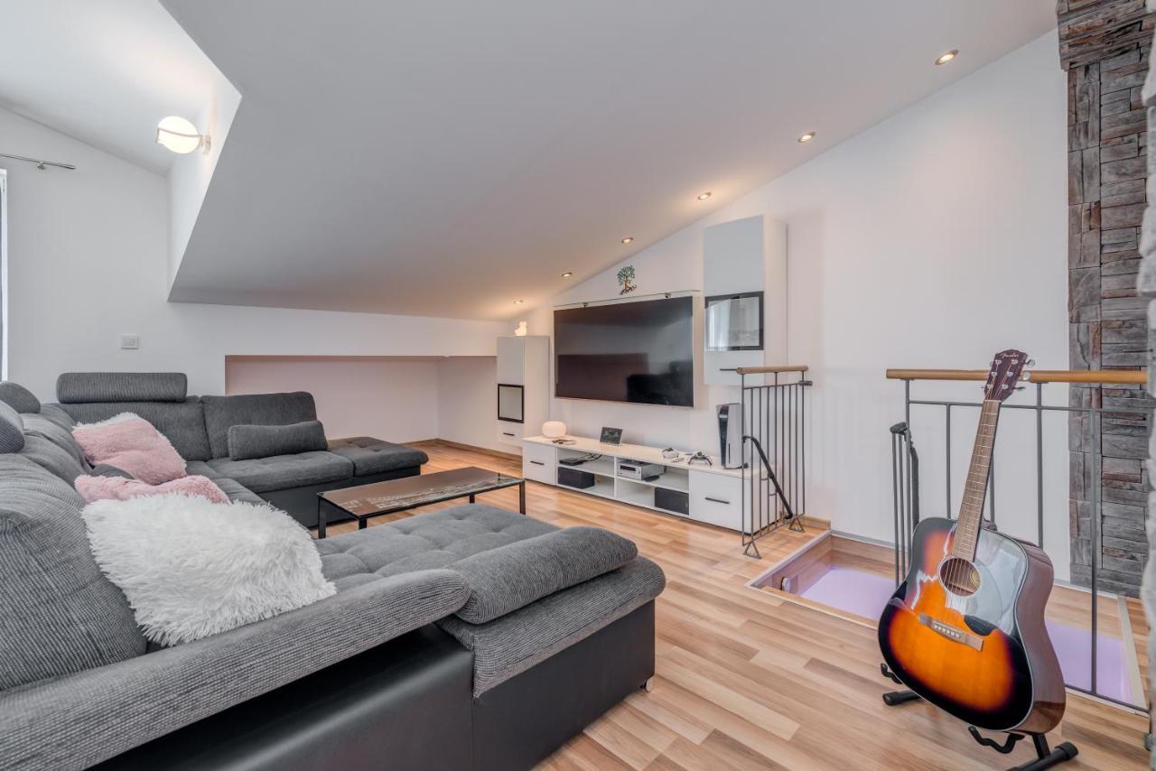 Summer Orchid - Spacious Duplex By The Beach & Ps5 Стобрек Экстерьер фото