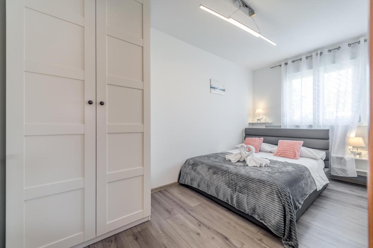 Summer Orchid - Spacious Duplex By The Beach & Ps5 Стобрек Экстерьер фото